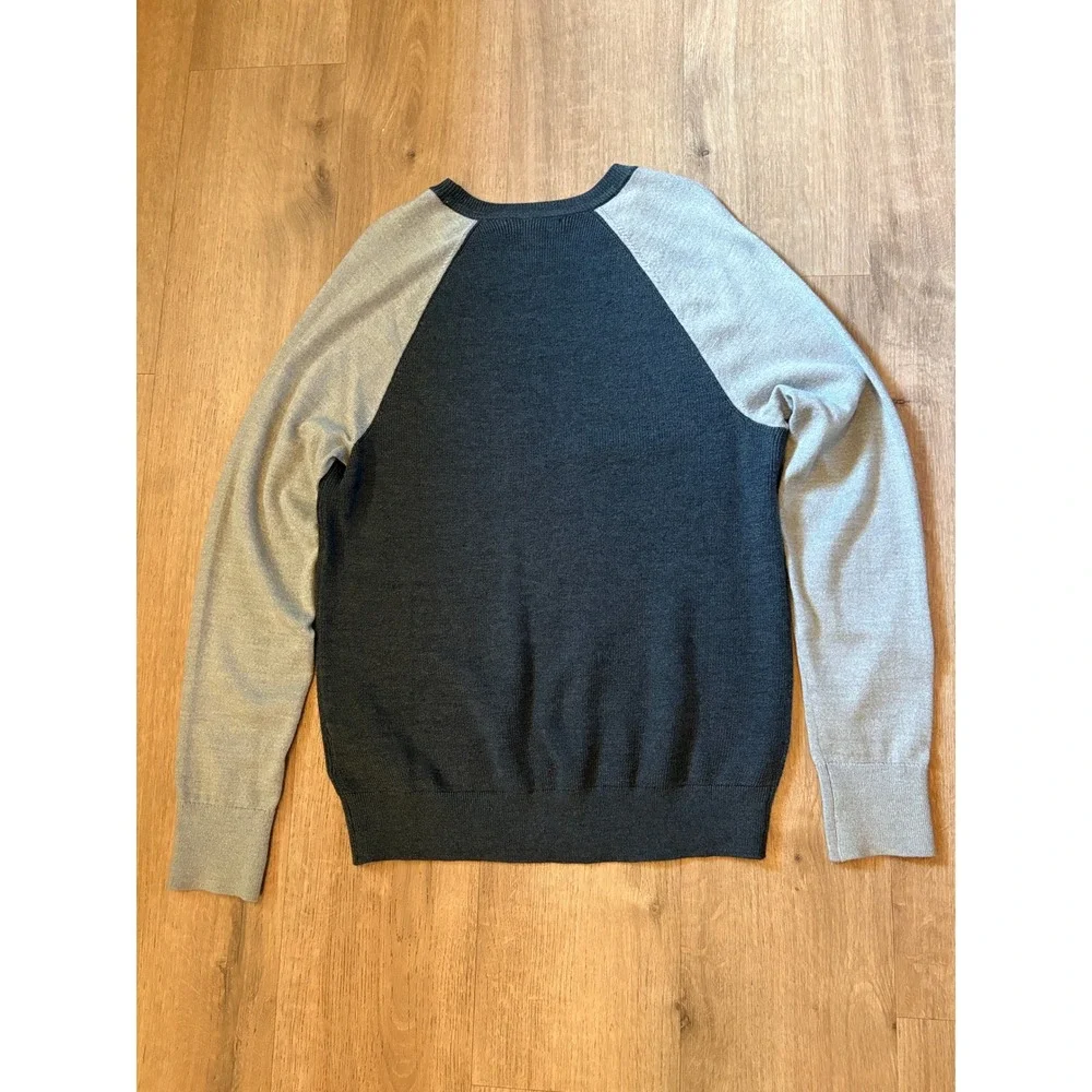 Banana Republic Sweater Medium Grey Colorblock Merino Wool Raglan Minimalist